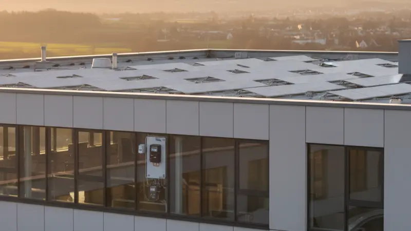 Smart Meter und Einspeisezähler einer gewerblichen PV-Anlage