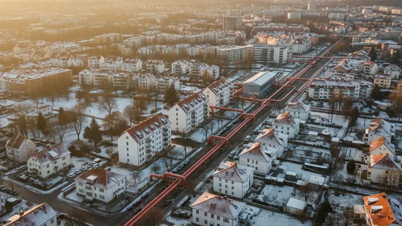 Stadtgebiet mit Fernwärmenetz-Infrastruktur