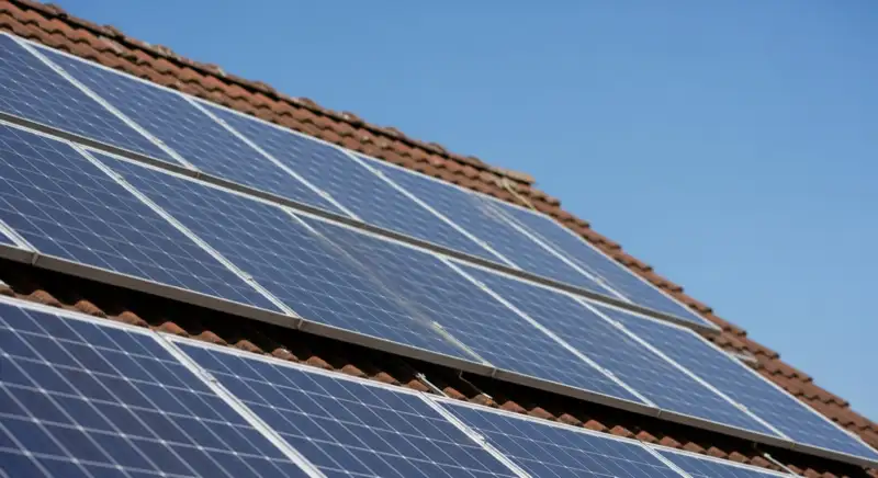 Solarmodule als Teil eines Gewerbe-PV-Projekts