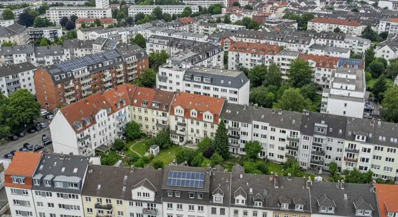 Wohngebäude in einem Bochumer Stadtteil mit verschiedenen Gebäudetypen von Gründerzeit bis Neubau